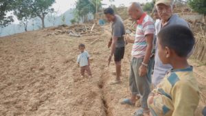 "Clapping like hands" - the devious crack that narrowed in but goes deep under the hill...