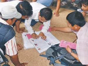 First entitled earthquake victims had to have an ID card: registration workers starting up