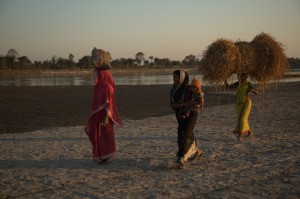 Activity at the pace of the river: heading home